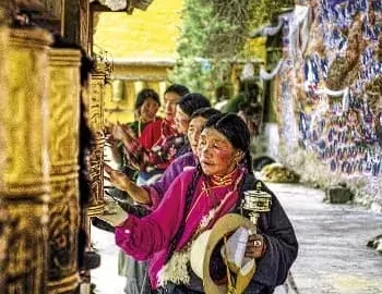 Un pueblo tibetano en lo alto del Himalaya.